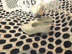 white pumps flower 15 a
